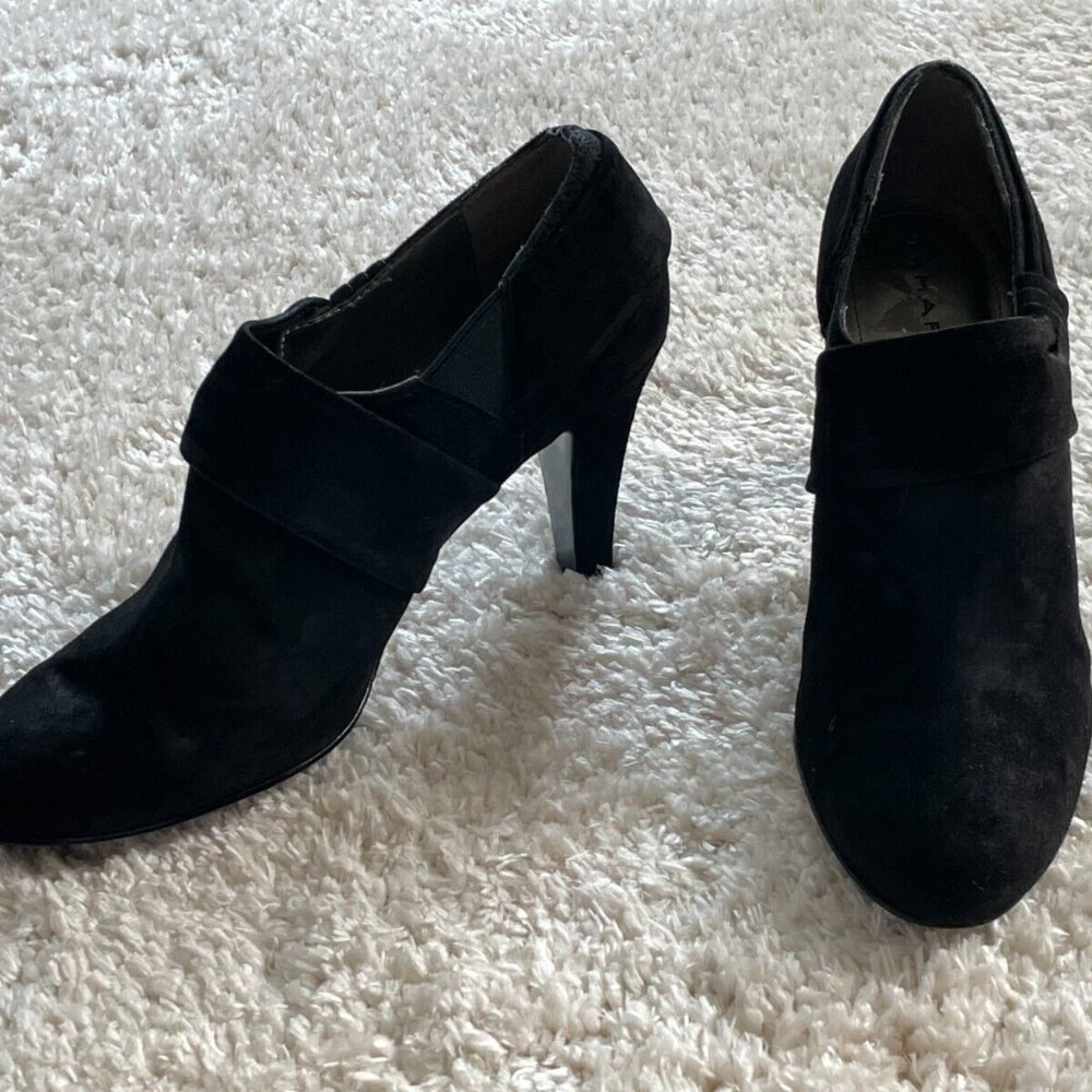 Tahari Women Shoes Black Suede Heel Boots Slip On Bootie Size 8.5M - Picture 3 of 12